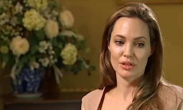 A atriz se mostrou preocupada em ter um papel mais ativo na questão dos estupros na Síria (Foto: Reprodução/YouTube)