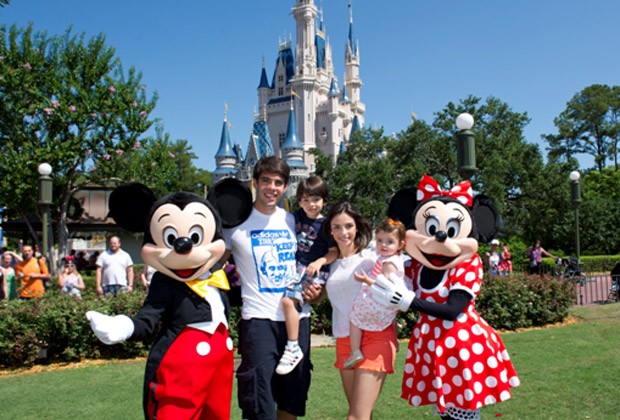 COM A FAMÍLIA NA DISNEY, UM DOS SEUS ROTEIROS PREFERIDOS (Foto: Divulgação) COM A FAMÍLIA NA DISNEY, UM DOS SEUS ROTEIROS PREFERIDOS (Foto: Divulgação)