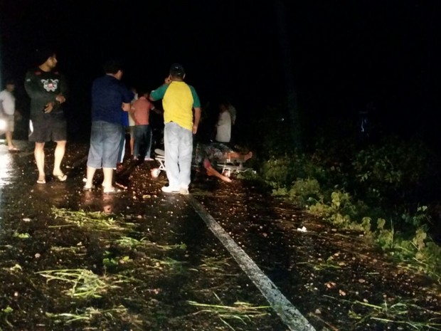 Idosa e motorista foram socorridos pelo Samu (Foto: Aldemar Monteiro/Portal Altos Notícias)