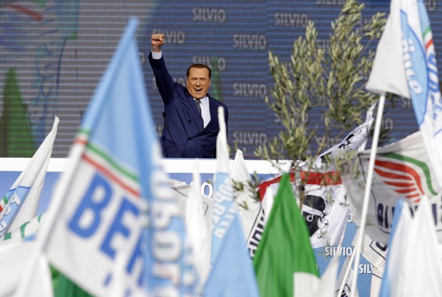 Berlusconi inicia campanha eleitoral com apoiadores em Roma (Foto: AFP)