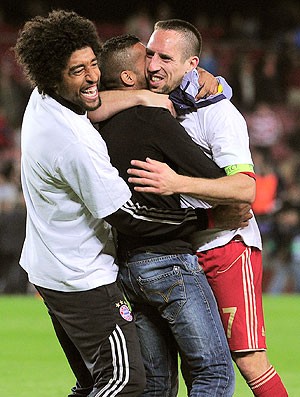 Dante Ribery torcedor jogo Bayern (Foto: AFP)