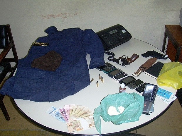 Guardas municipais de Eunápolis são detidos com arma e drogas (Foto: Divulgação/ Polícia Militar)