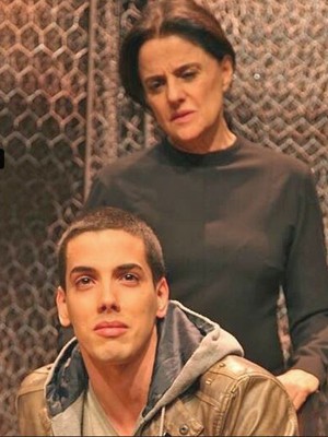 Felipe de Carolis é filho de Marieta Severo no teatro na peça 'Incêndios' (Foto: Arquivo Pessoal)