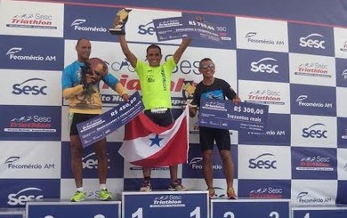 Atleta santareno Helton Basto conquistou o primeiro lugar no circuito nacional de triatholn, em Manaus (Foto: Ribamar Arruda)