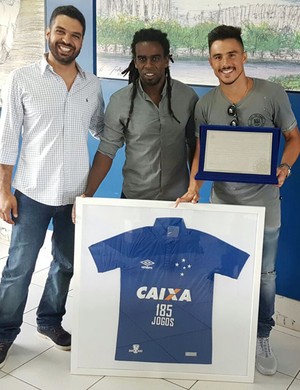Willian se despede do Cruzeiro  (Foto: Cruzeiro/Divulgação)
