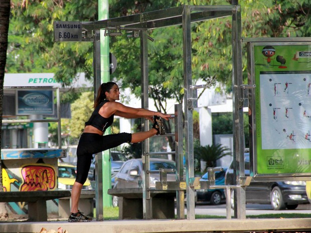 Cynthia Howlett se exercita na Lagoa, Zona Sul do Rio (Foto: JC Pereira/ Ag. News)