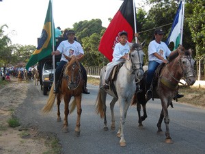 População de Alhandra se reuniu para a cavalgada em homenagem à Nossa Senhora da Assunção (Foto: Secom/Alhandra)