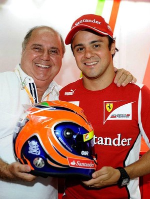 Titônio Massa recebe homenagem do filho Felipe Massa nas cores do capacete (Foto: Divulgação)