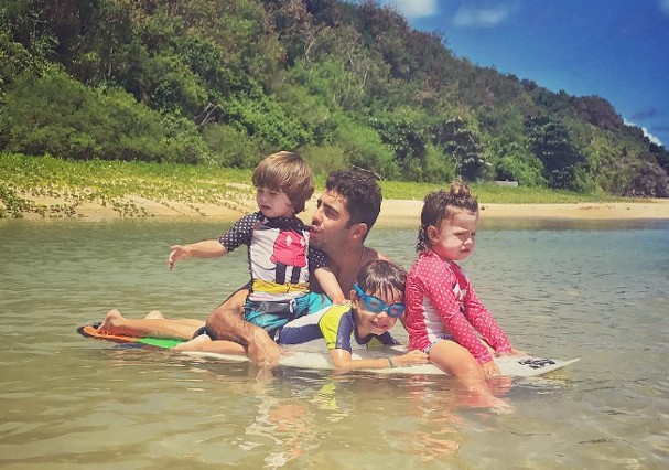 Pedro Scooby com os filhos (Foto: Instagram/Reprodução)