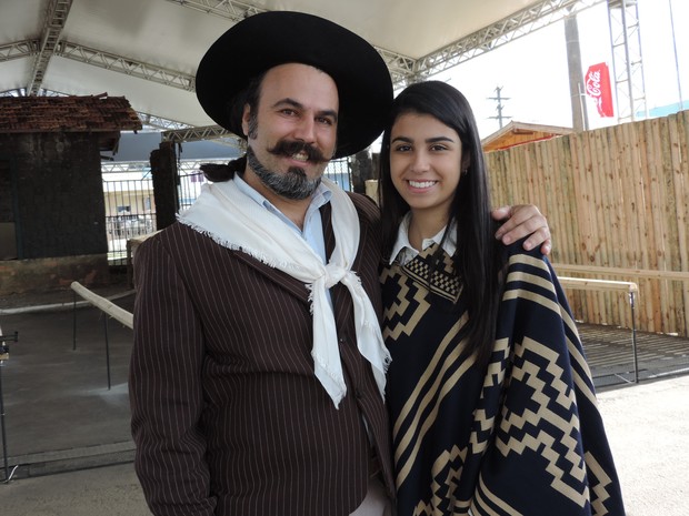 Ana Maria cantou com o pai pela primeira vez em um palco, na Sapecada (Foto: Géssica Valentini/G1)