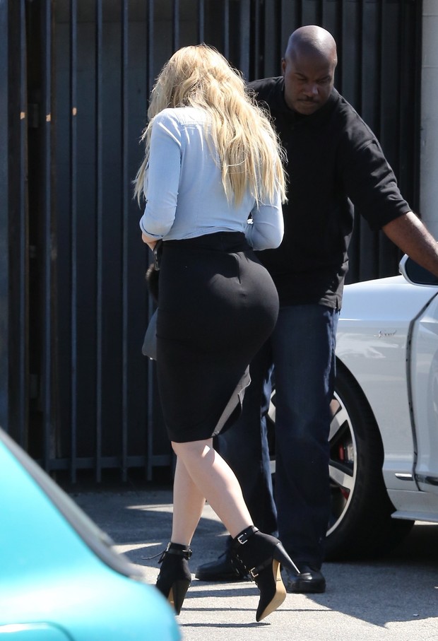 X17 - Khloe Kardashian em Los Angeles, nos Estados Unidos (Foto: X17online/ Agência)