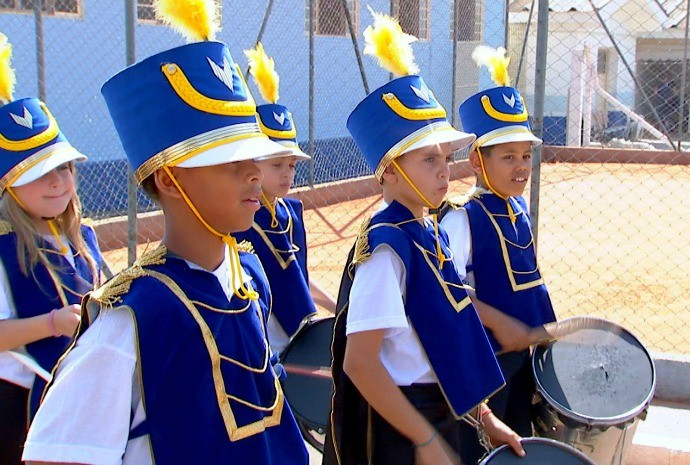 Projeto Golfinho ensina música, dança, informática, artesanato e muito mais para as crianças de Itajobi (Foto: Reprodução/TV TEM)