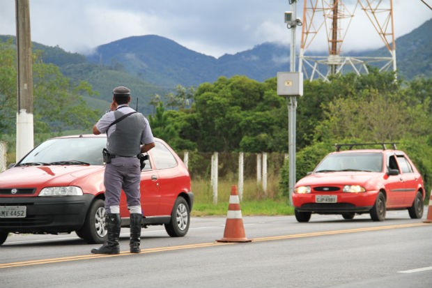 Equipamento em operação na Floriano Rodigues Pinheiro (SP-123), que dá acesso a Campos do Jordão (Foto: Carlos Santos/G1)