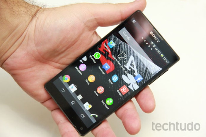 Xperia ZQ visto de frente (Foto: Allan Melo/TechTudo) Xperia ZQ visto de frente (Foto: Allan Melo/TechTudo)