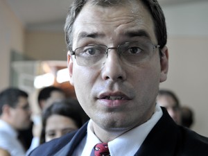 Presidente do sindicato dos delegados, Rodolfo Laterza, faz lista de precariedades no espírito santo (Foto: Carlos Alberto Silva / A Gazeta)