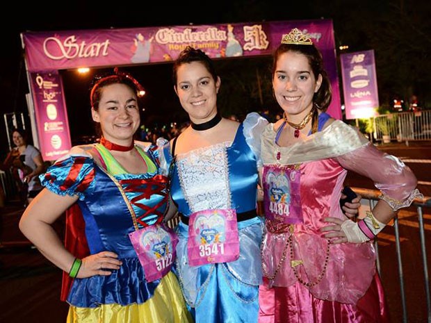Corredoras vestidas a caráter para a prova (Foto: Walt Disney World/Divulgação)