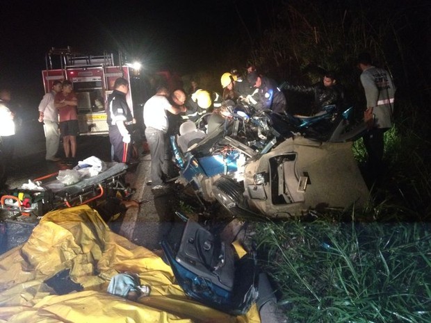 Quatro pessoas morreram no acidente na BR-116 (Foto: Maurício Oliveira / Inter TV dos Vales)