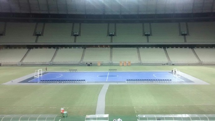 Montagem quadra Castelão fortaleza Brasil Portugal futsal (Foto: André Fratti/Divulgação)