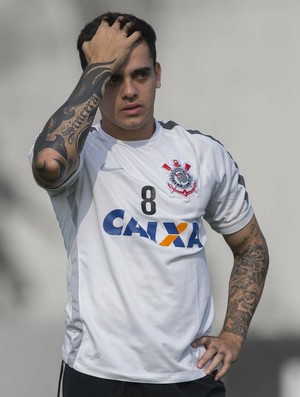 Tite dedica trabalho a reservas, e laterais terão teste em jogo-treino