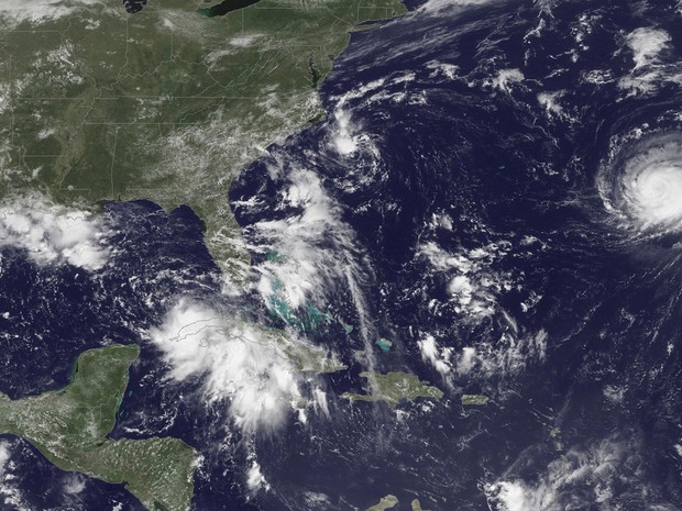 Ciclone se aproximarÃ¡ na quinta e pode tocar terra com forÃ§a de furacÃ£o (Foto: NOAA/Reuters)
