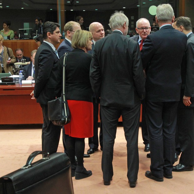 Em Bruxelas, ministros das Relações Exteriores dos países da União Europeia discutem sanções à Rússia após referendo da Crimeia (Foto: AP Photo/Yves Logghe)