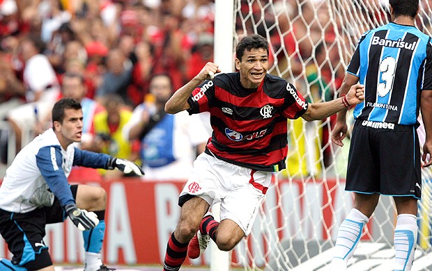 Ronaldo Angelim Flamengo 2 x 1 Grêmio 06/12/2009 (Foto: Reuters)