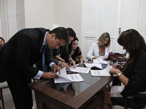 Termo de ajustamento de conduta (TAC) foi assinado ontem à tarde (Foto: Flora Dolores/O Estado)