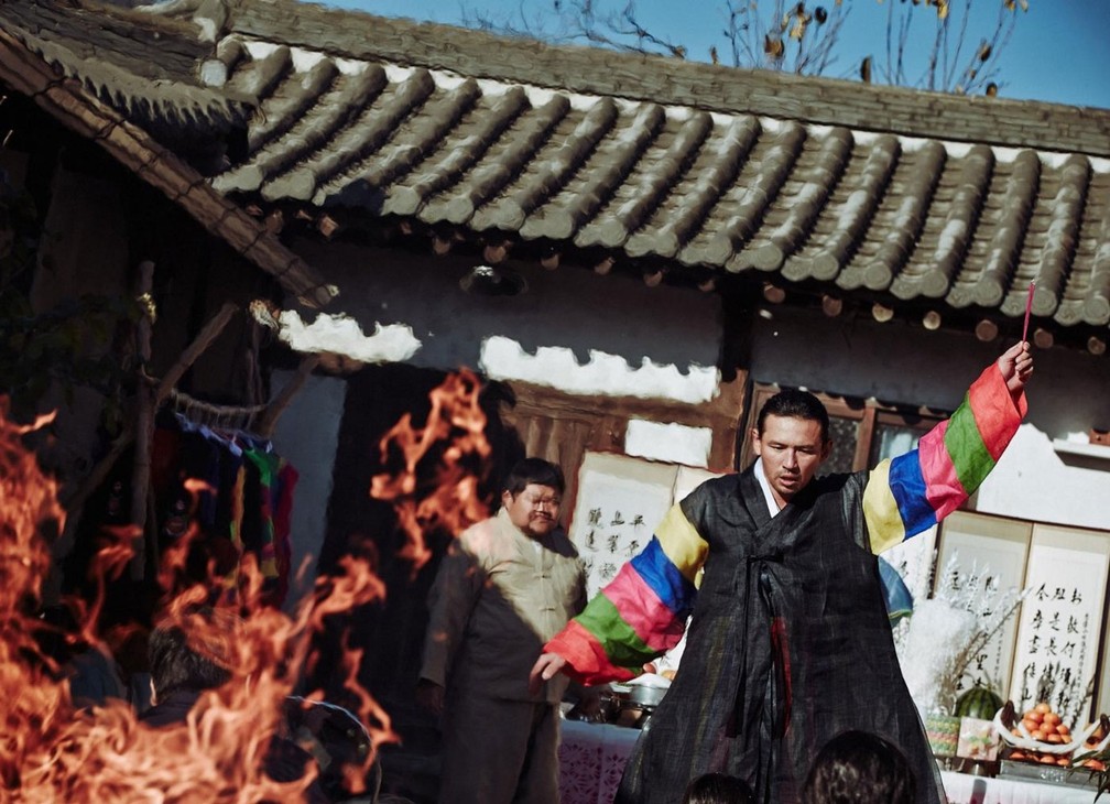[Cinema]'O lamento' contrapõe religião, fé e espíritos em um dos grandes terrores do ano O-lamento-jung-min-hwang