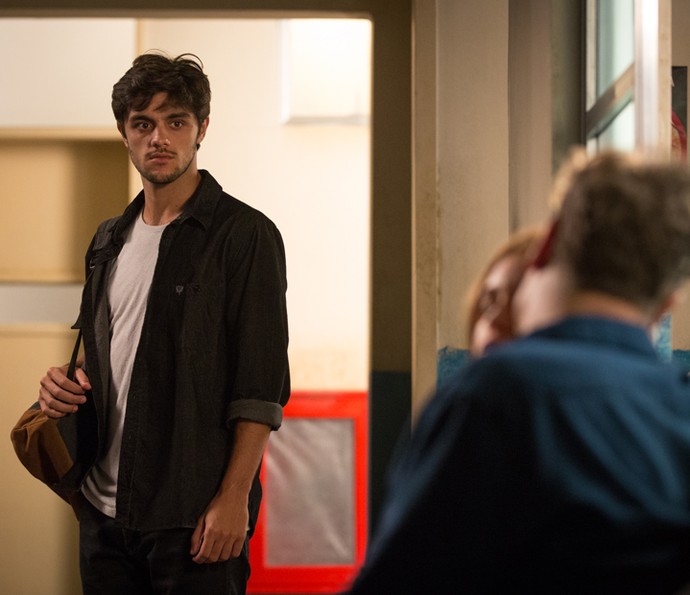 Jonatas se surpreende ao ver beijão de Arliza! (Foto: Fabiano Battaglin/Gshow)
