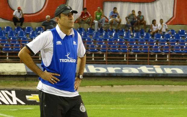 Treinador do ASA, Vinicius Eutrópio (Foto: Caio Lorena / Globoesporte.com)