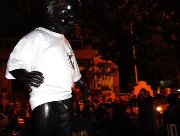 manequinho devidamente vestido com a camisa do Botafogo general severiano (Foto: Janir Júnior / Globoesporte.com)