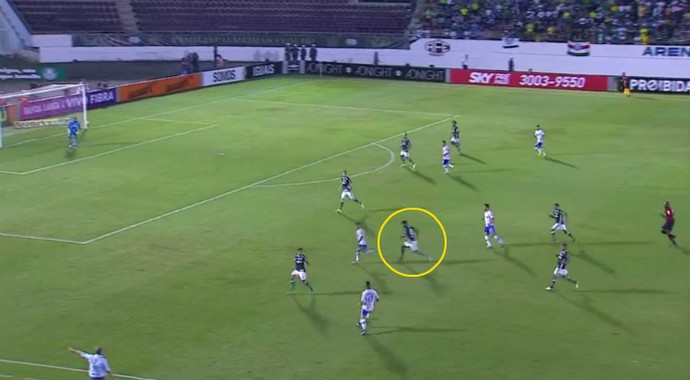 Thiago Santos foi um dos jogadores que mais acusaram cansaço na parte final do segundo tempo (Foto: GloboEsporte.com)