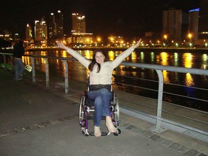 Michele Simões, de 31 anos, que ficou paraplégica em 2006 (Foto: Michele Simões/Arquivo pessoal)