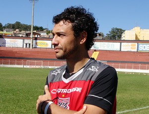 Chiquinho renova contrato com o Paulista de Jundiaí (Foto: Divulgação/Paulista)