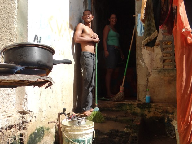 Falta de saneamento compromete saúde de moradores. (Foto: Carolina Sanches/ G1)