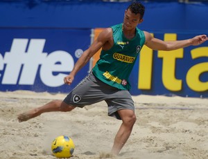 Deiwerson futebol de areia Botafogo (Foto: Alexandre Loureiro / Inovafoto) Deiwerson futebol de areia Botafogo (Foto: Alexandre Loureiro / Inovafoto)