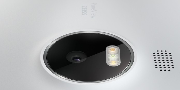 Lumia 950 XL possui câmera de 20 megapixels com OIS e flash LED triplo (Foto: Divulgação/Microsoft)