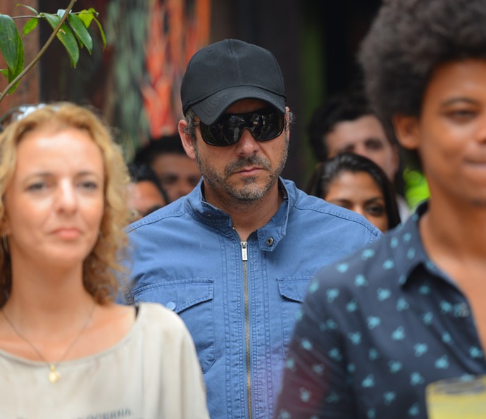 Romero fica entre os convidados durante a cerimônia (Foto: Pedro Carrilho/ Gshow)