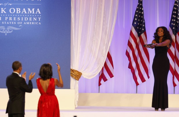 Jennifer Hudson se apresenta em baile em homenagem ao presidente reeleito dos Estados Unidos, Barack Obama (Foto: Rick Wilking/ Reuters/ Agência)