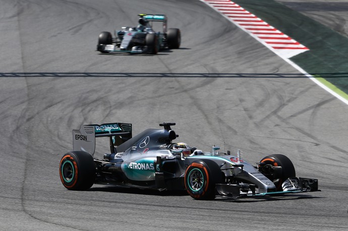 Lewis Hamilton não economizou esforços, mas não pôde acompanhar o ritmo do companheiro Nico Rosberg (Foto: Getty Images)