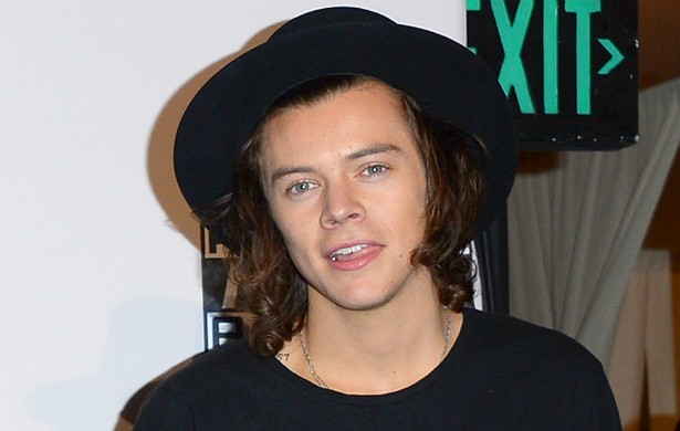 Você acha fácil fazer uma pizza? Bem, Harry Styles, da boy band One Direction, gosta de fazer a pizza inteira, incluindo a massa e o molho de tomate, tudo caseiro e artesanal. Aí, sim! (Foto: Getty Images)