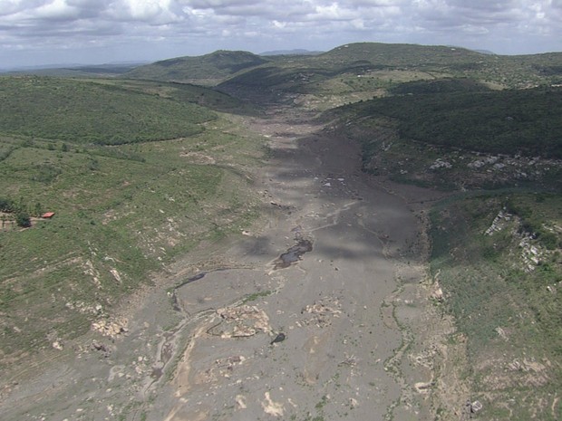 Barragem de Jucazinho enfrenta o pior nível de água de sua história (Foto: Reprodução / TV Globo)