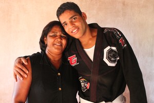 Socorro Vieira não esconde o orgulho do filho Luan Vieira (Foto: Amanda Lima)