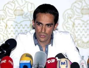 Alberto Contador durante coletiva sobre doping (Foto: EFE)