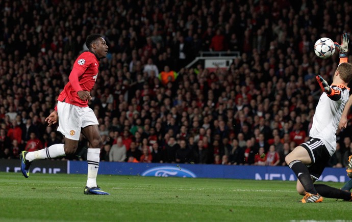 Danny Welbeck do Manchester United e Manuel Neuer do Bayern de Munique (Foto: AP)