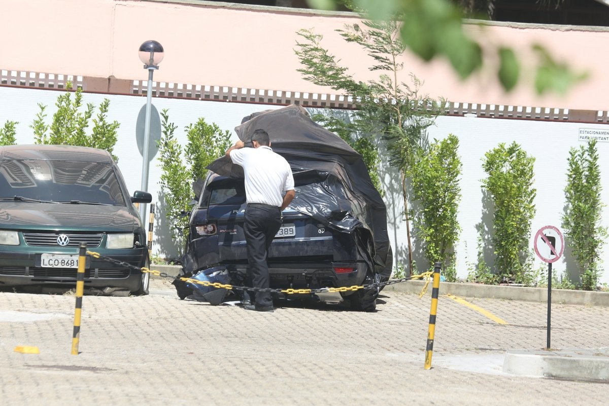 Carro de Isis Valverde (Foto: Delson Silva/ AgNews)