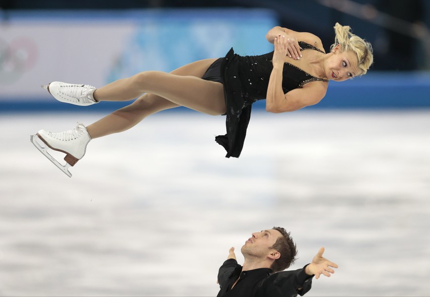 A canadense Kirsten Moore-Towers foi às alturas em pirueta com seu parceiro de dupla, Dylan Moscovitch. Os representantes do Canadá conquistaram o 2º lugar na categoria de patinação livre de duplas