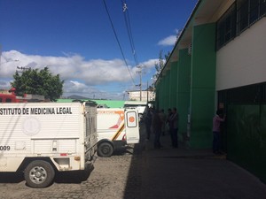 Situação é considerada tranquila pela PM neste domingo no presídio de Caruaru (Foto: Magno Wendel/TV Asa Branca)
