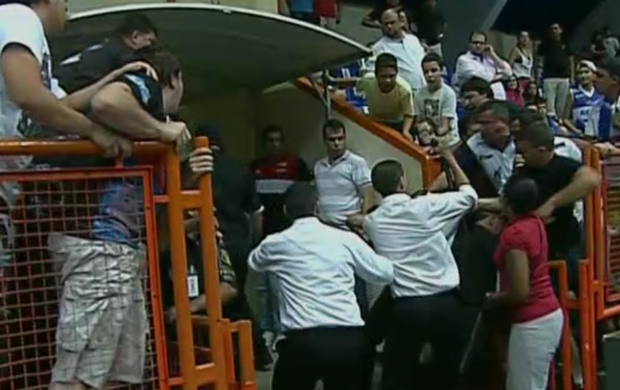 Limeira x Bauru; agressão; árbitro (Foto: Reprodução SporTV)