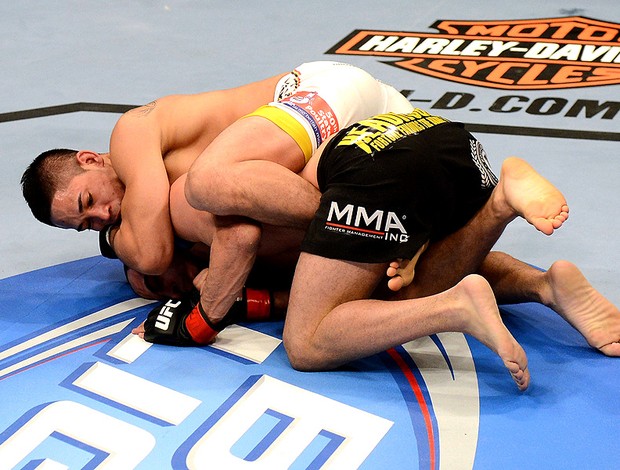 Dustin Kimura vence luta contra Chico Camus no UFC 156 (Foto: Getty Images)